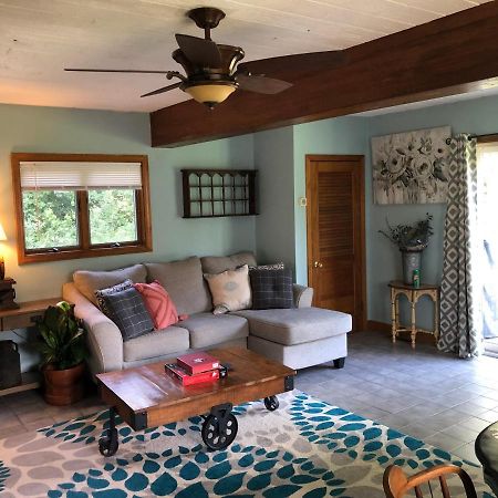 1 Bed Cottage, Partial Waterviews & Water Access Westport Buitenkant foto
