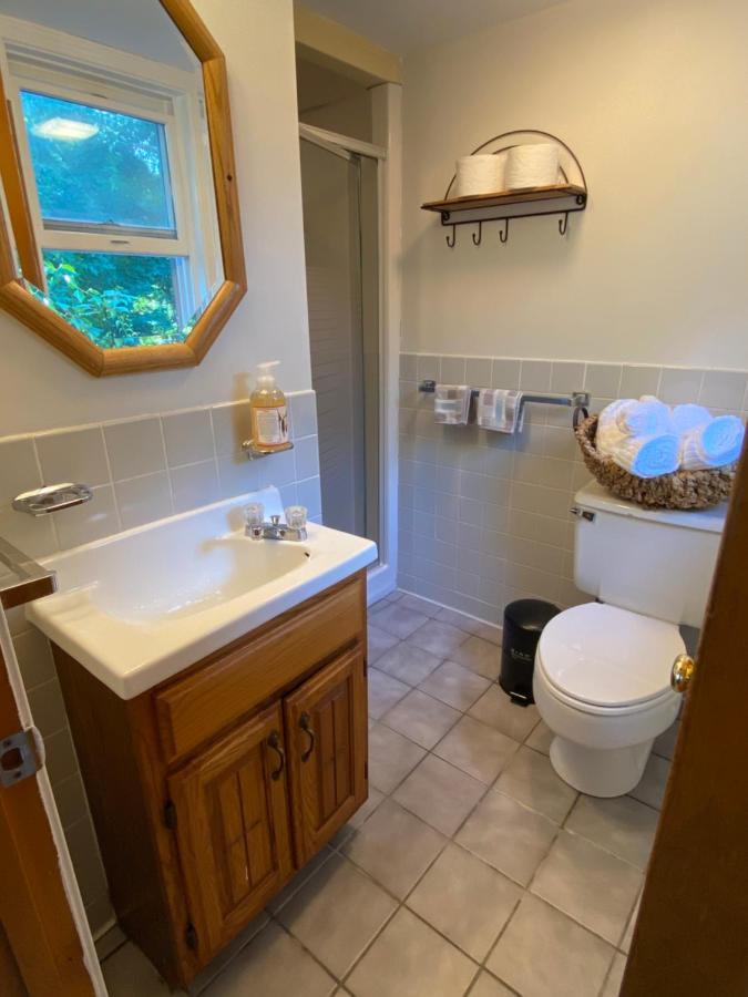 1 Bed Cottage, Partial Waterviews & Water Access Westport Buitenkant foto