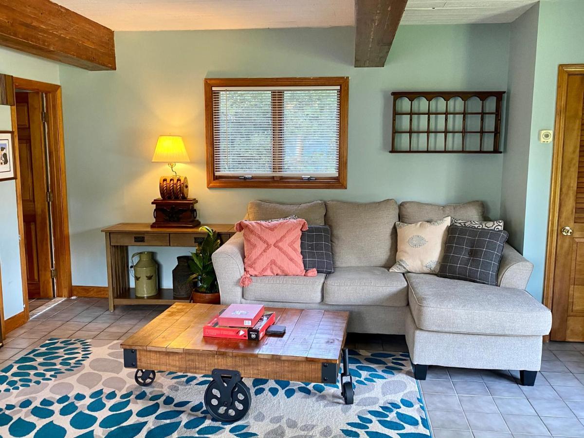 1 Bed Cottage, Partial Waterviews & Water Access Westport Buitenkant foto