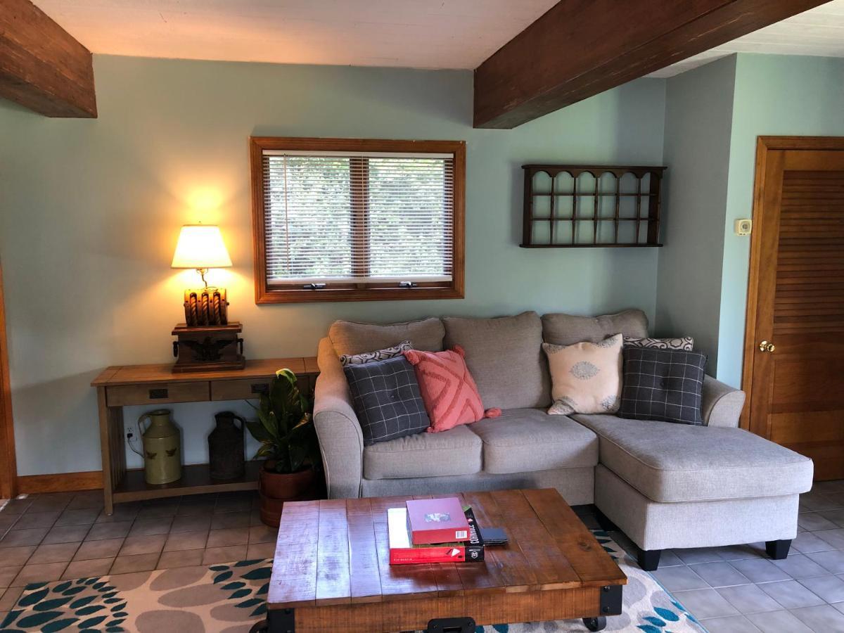 1 Bed Cottage, Partial Waterviews & Water Access Westport Buitenkant foto